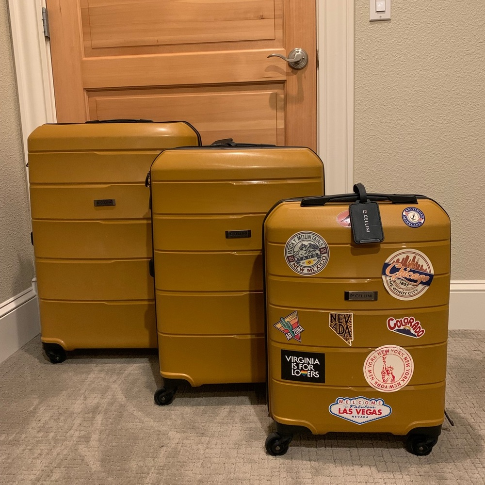 Excellent condition- Cellini Luggage set of 3